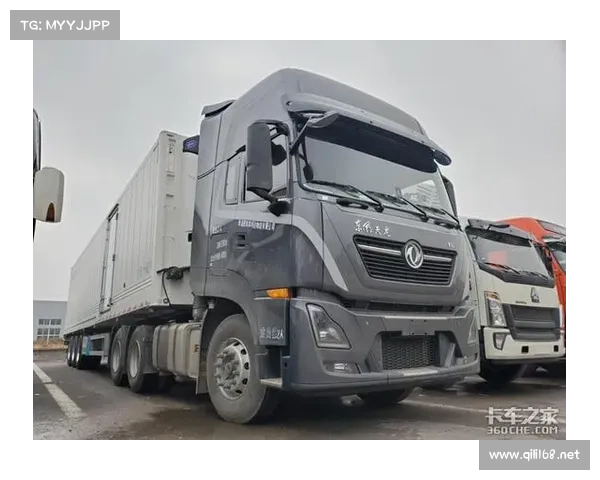 偶遇东风天龙AMT牵引车,裸车价才31万,这配置太值了 偶遇东风天龙AMT牵引车,裸车价才31万,这配置太值了